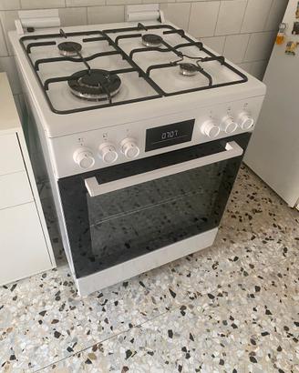 Cucina Beko con forno , acquistata a dicembre 2025
