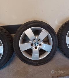 Cerchi in lega 16 pollici con gomme invernali