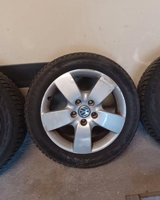 Cerchi in lega 16 pollici con gomme invernali