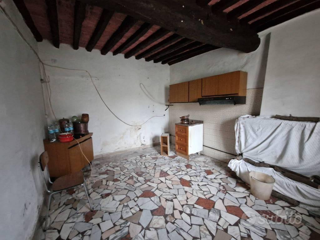 Casa indipendente di 200 m² con più di 5 locali a