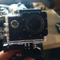Action camera 4K con supporti -  Nuova, mai usata