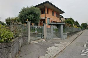 Stanza singola a Monza con giardino e garage