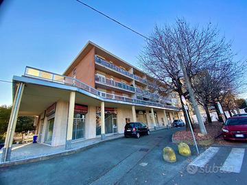 Locale commerciale adattato per pizzeria