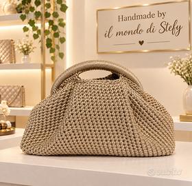 Maxi clutch bag