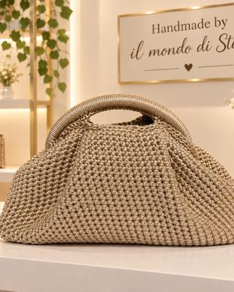 Maxi clutch bag