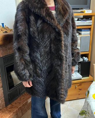 Pelliccia di Visone. Marca “Marika Firenze”.