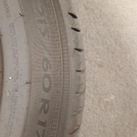 Gomme auto 215/60 R17