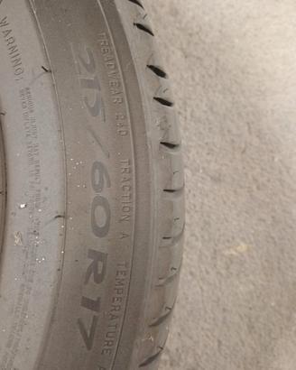 Gomme auto 215/60 R17