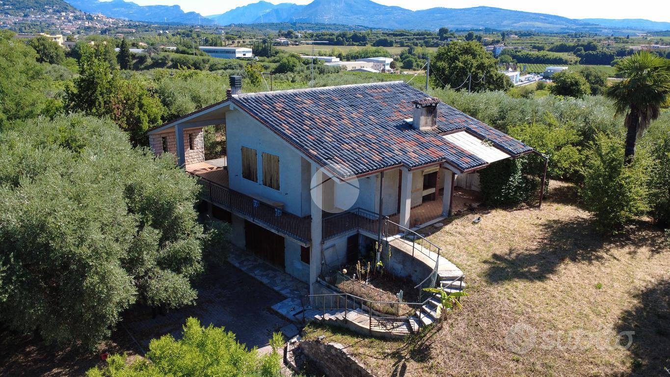 VILLA SINGOLA A BARDOLINO - Altro