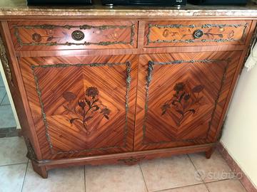 Credenza in legno intarsiato e marmo