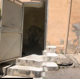 Locale asciutto e discreto