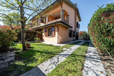 VILLA A SCHIERA D'ANGOLO A RUBIERA