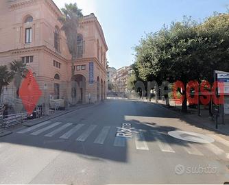 Salerno centro- ampia soluzione