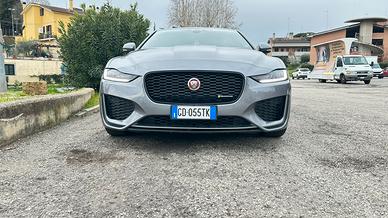 - JAGUAR XE 2.0 D 204 CV AWD aut. R-Dynamic Black