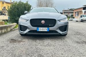 - JAGUAR XE 2.0 D 204 CV AWD aut. R-Dynamic Black