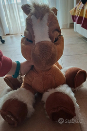 Pony peluche interattivo