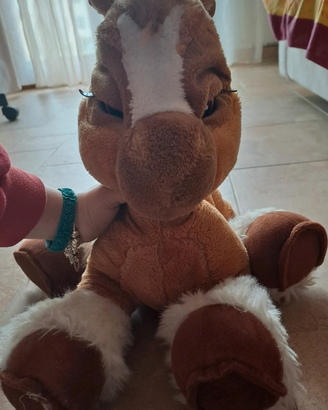 Pony peluche interattivo
