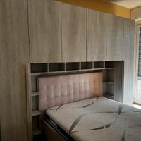Camera da letto matrimoniale con cassettiera