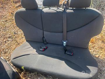 Sedili toyota yaris 2002