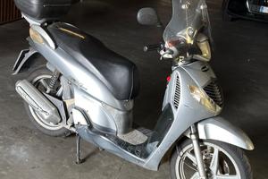 HONDA SH 125  + bauletto e parabrezza