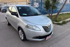 Lancia Ypsilon 1.2 benzina 69 cv 2011 105.000 km