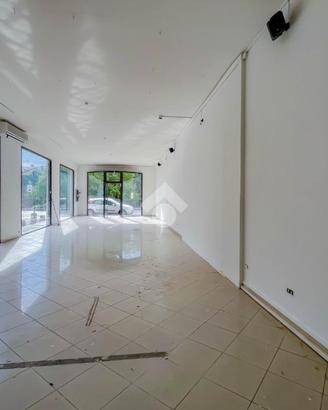 NEGOZIO A VIGNOLA