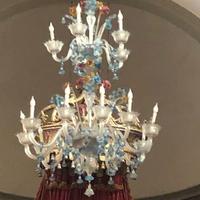 Due vecchi lampadari e 4 bocce