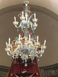 Due vecchi lampadari e 4 bocce