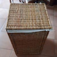 cesta portabiancheria in vimini