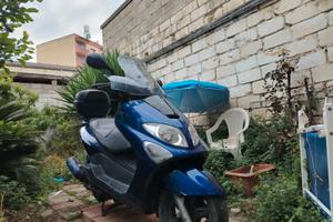 Premuto con bici eletiYamaha majesty 125 da rivede