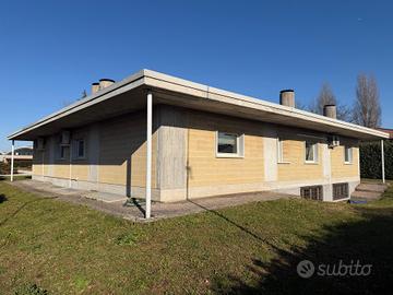 Villa indipendente con architettura unica