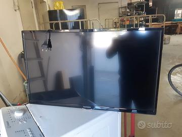 Tv Telefunken 32" con aste supprto