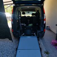 kangoo con allestimento per disabili 