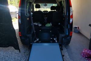 kangoo con allestimento per disabili 