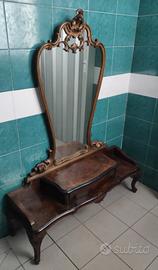 Antico mobile in legno con specchio '900
