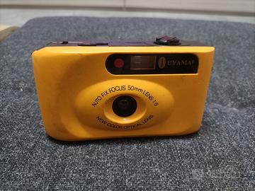 macchina fotografica vintage a rullino 