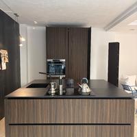 Cucina con isola quadrata MESONS GOCCIA promo -55%