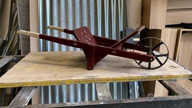 Carriola vintage in legno anni 60