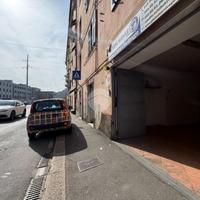 MAGAZZINO A GENOVA