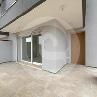 Elegante Villa Bifamiliare con Giardino Privato a