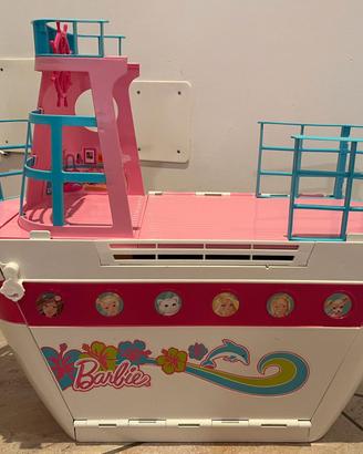 nave yacht di barbie