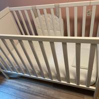 Culla bianca in legno ikea, materasso e cuscino