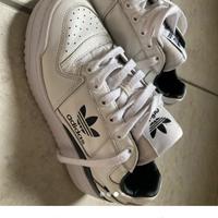 Scarpe Adidas 37,5 di pelle biancge e nere