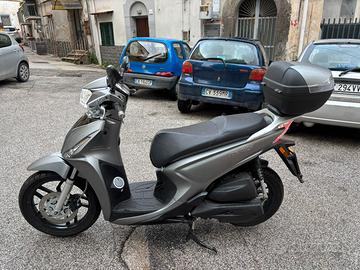 Kymco people s 200