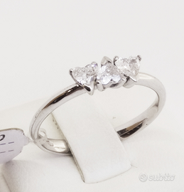 Anello Trilogy in Oro, Diamanti Cuore ct.0,41