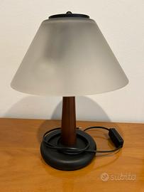 Lampada da tavolo.
