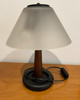Lampada da tavolo.