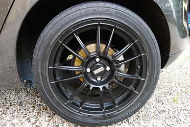 Cerchi in lega 17" con pneumatici 225/(45 r17