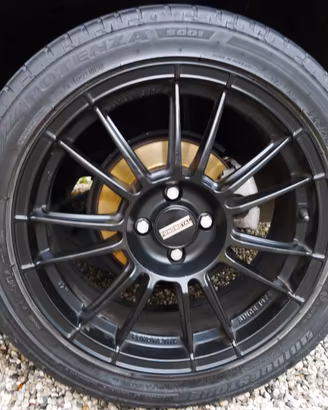 Cerchi in lega 17" con pneumatici 225/(45 r17