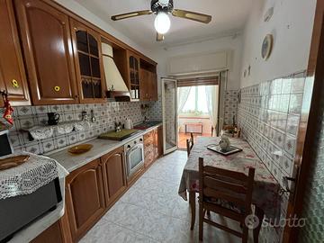 Cucina completa in arte povera